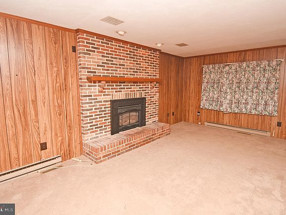 3rd image of 5921 Cumberland Dr