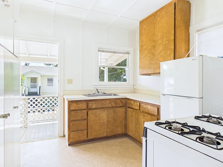 829 Healdsburg Ave — Photo 8