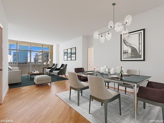 4th image of 1335 S Prairie Ave Unit 1809