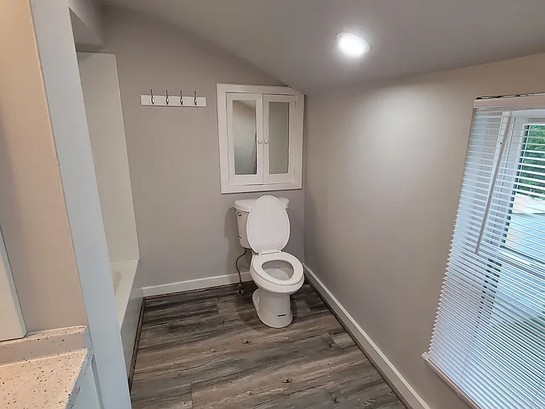 816 Montague Roadu2 Left Side — Photo 15