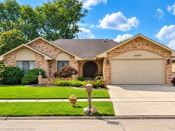 46257 Snowbird Dr, Macomb, MI 48044
