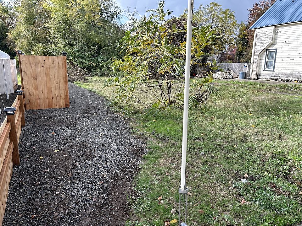 2nd image of 1918 B St