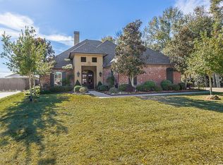 321 Gaslight Ln, Youngsville, LA 70592