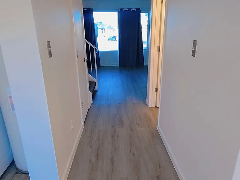 4834 W Rose Ln — Photo 2