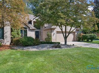 215 Stone Oak Ct, Holland, OH