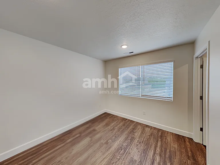 2222 E Silverado Ln — Photo 19