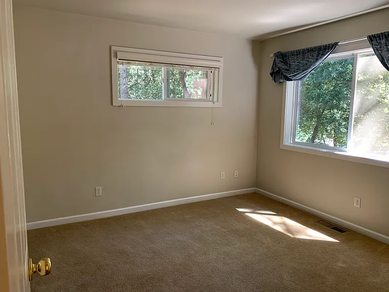 Nugget St — Photo 3