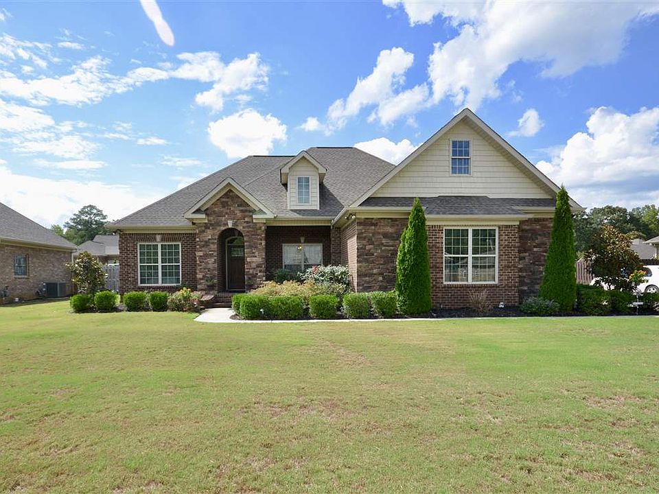 1st image of 403 Dominion Dr SE