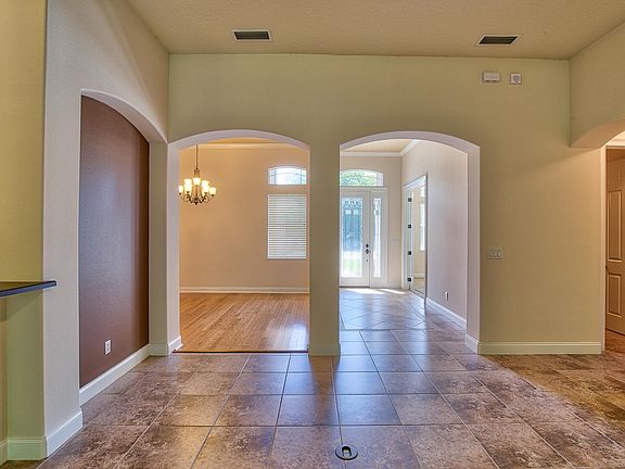3rd image of 31 Manderley Ln