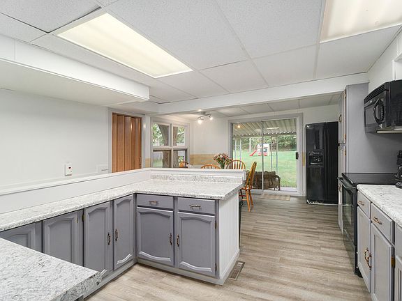 5th image of 121 Glenview Dr