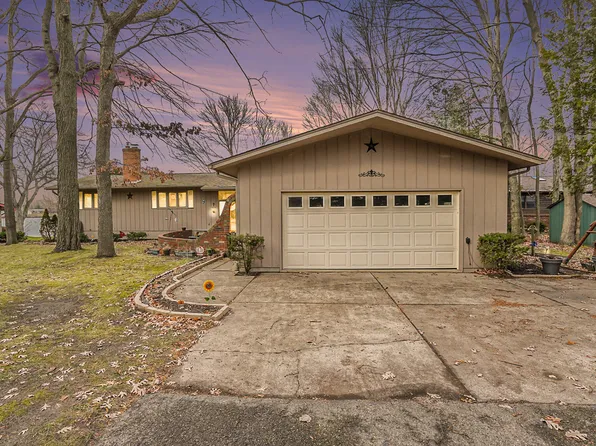 216 S Shore Dr, Sheridan, MI 48884