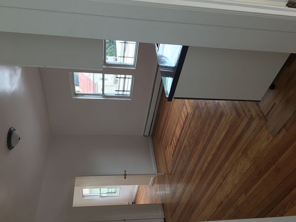 1st image of 937 Van Duzer St #3