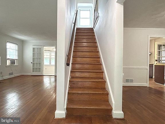 5th image of 1715 Girard St NE