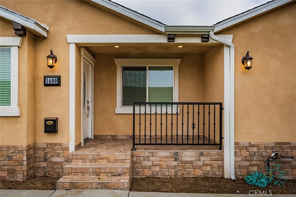 3 bed, 2.0 bath, 1207 sqft, $3,750 — Photo 3