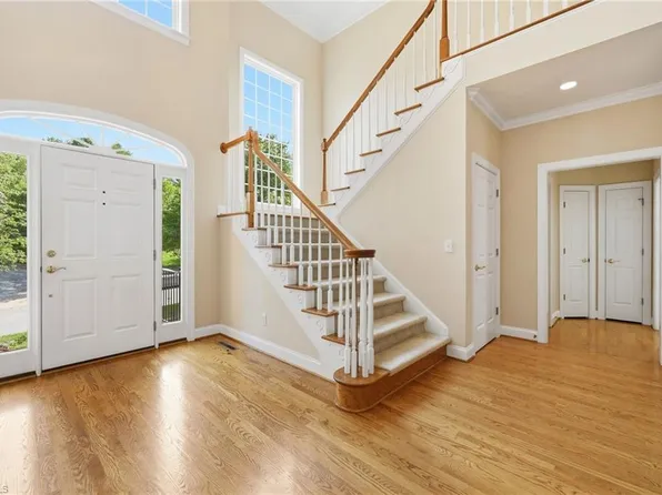105 Creekstone Ct, Winston Salem, NC 27104