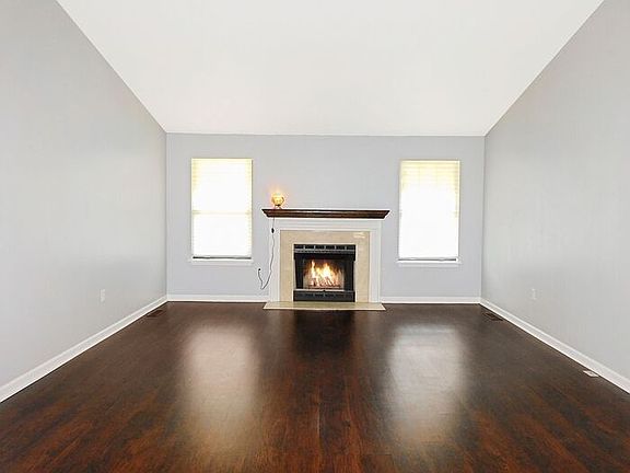 4th image of 426 Stallion Ln
