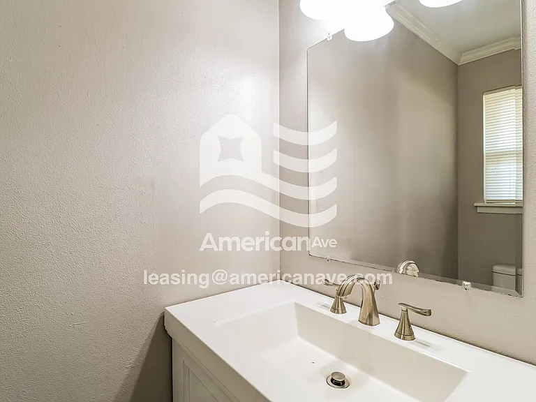 1530956_012_bathroom_13.jpg