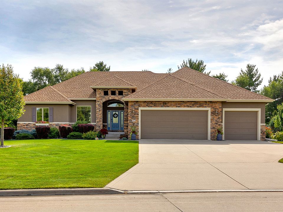 1st image of 313 Oakwood Dr