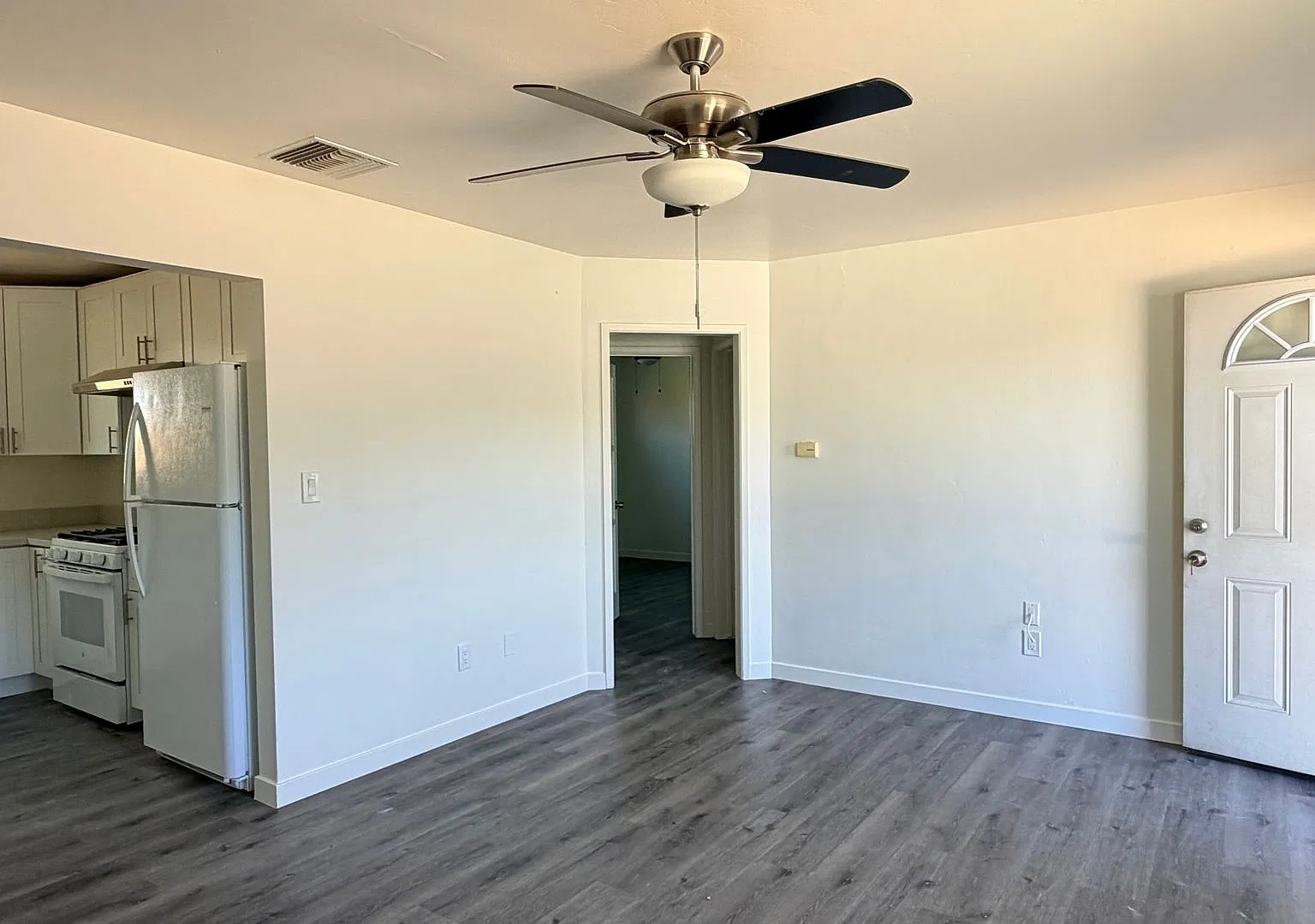 2 br 1 bath house in Imperial Beach CA — Photo 4