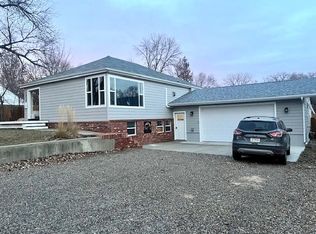 1020 N River Ave, Glendive, MT 59330