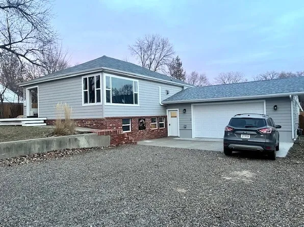 1020 N River Ave, Glendive, MT 59330