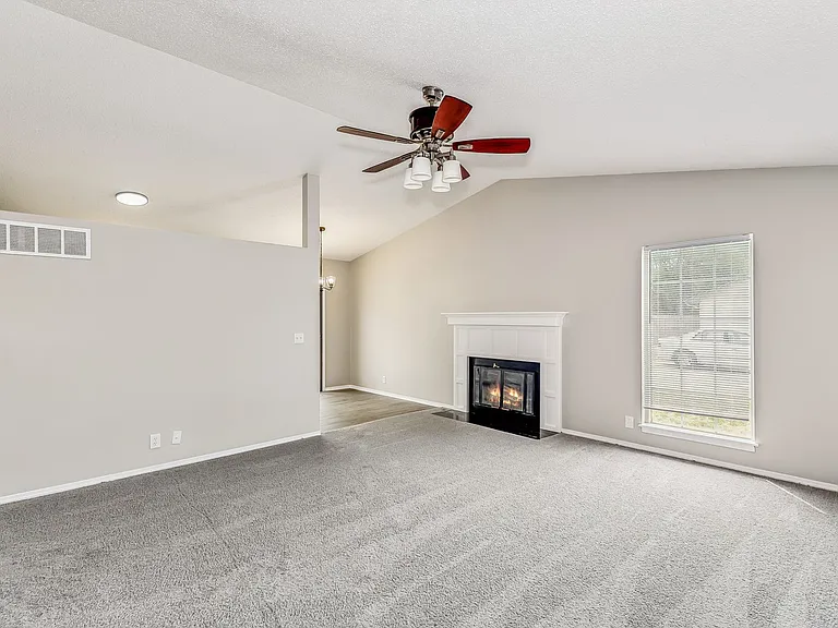 408 S Woodchuck Ln — Photo 4