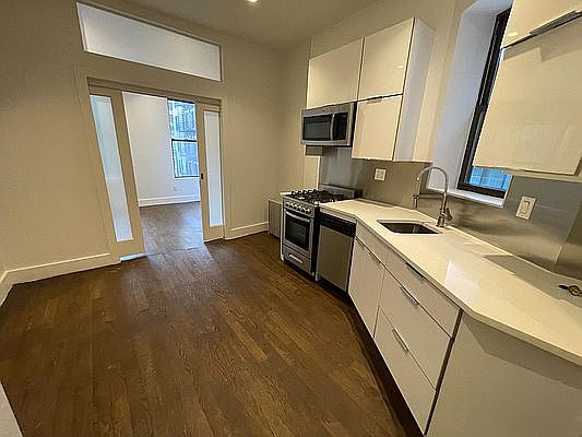 1st image of 440 10th Ave #3