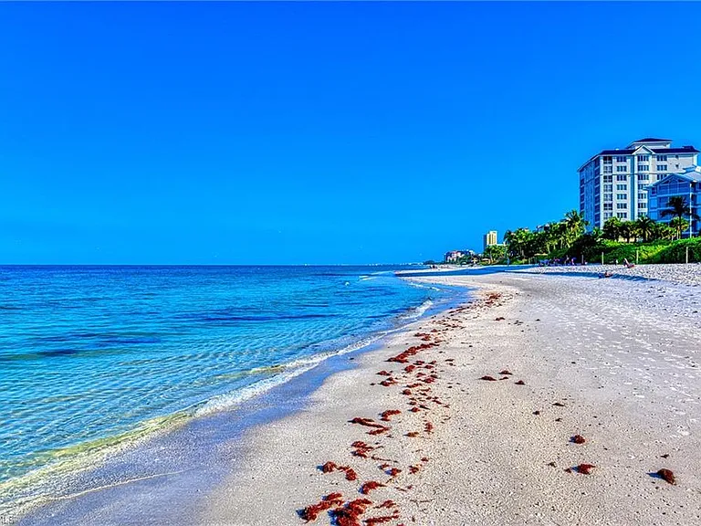 613 Beachwalk Cir #J — Photo 40