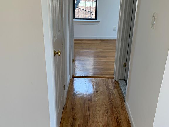 3rd image of 2301 Creston Ave APT 3G