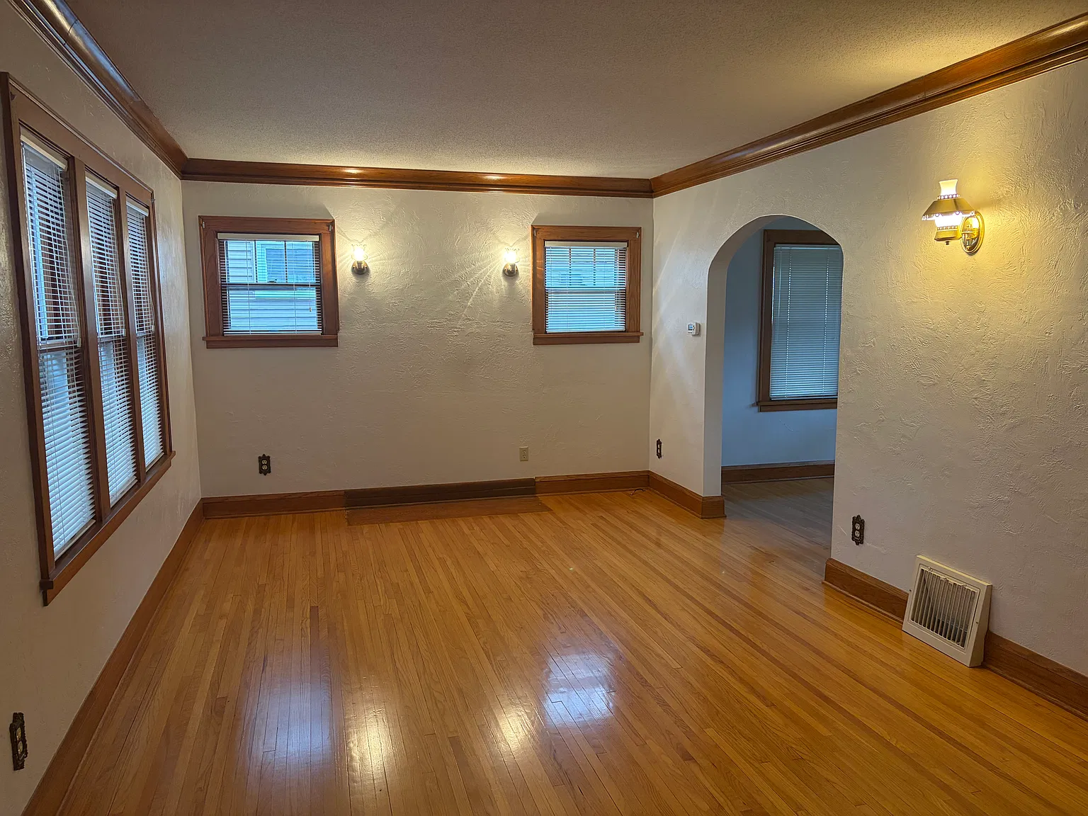 3 bed, 1488 sqft, $2,200 — Photo 3