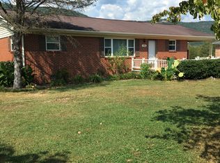 396 Sharp Acres Rd, Jacksboro, TN 37757