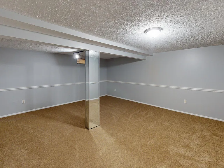 30 Samantha Ct — Photo 9