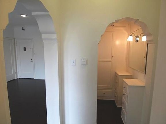 4th image of 128 S Camden Dr APT 105