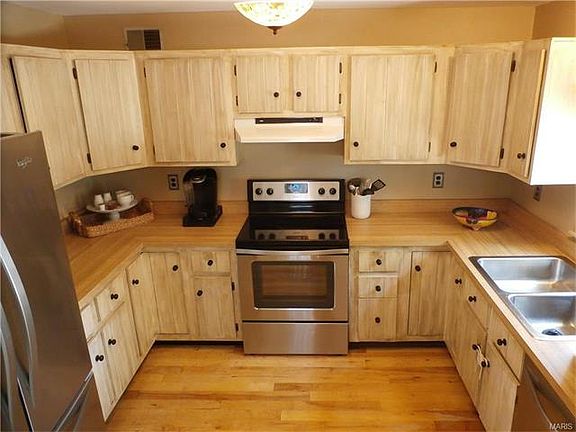 3rd image of 6874 Foxcroft Dr