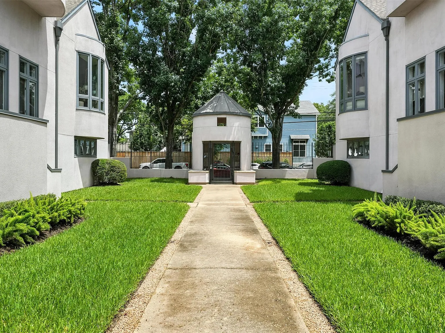 2 bed, 2.5 bath, 1644 sqft, $2,600 — Photo 3