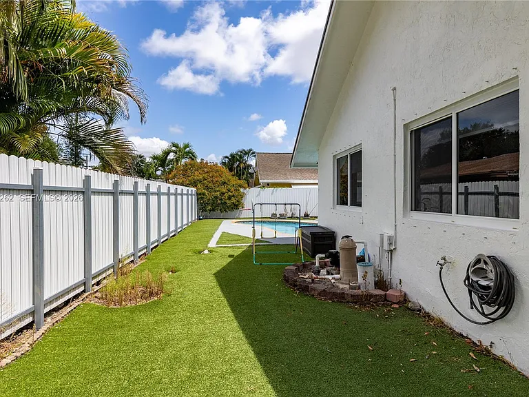2400 NW 103rd Ave — Photo 9