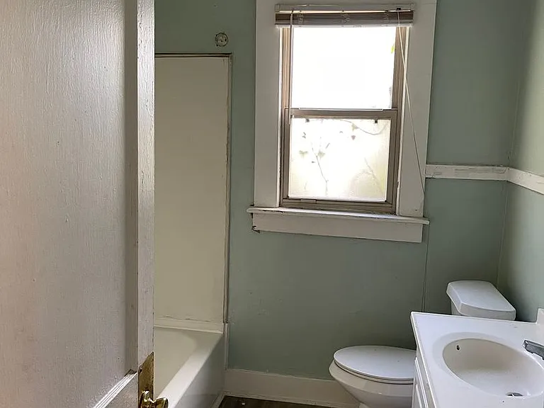 670 Preston St — Photo 5