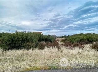 445 W Wind St, Ocean Shores, WA 98569