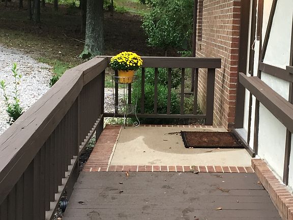 3rd image of 125 Hickory Hill Ln
