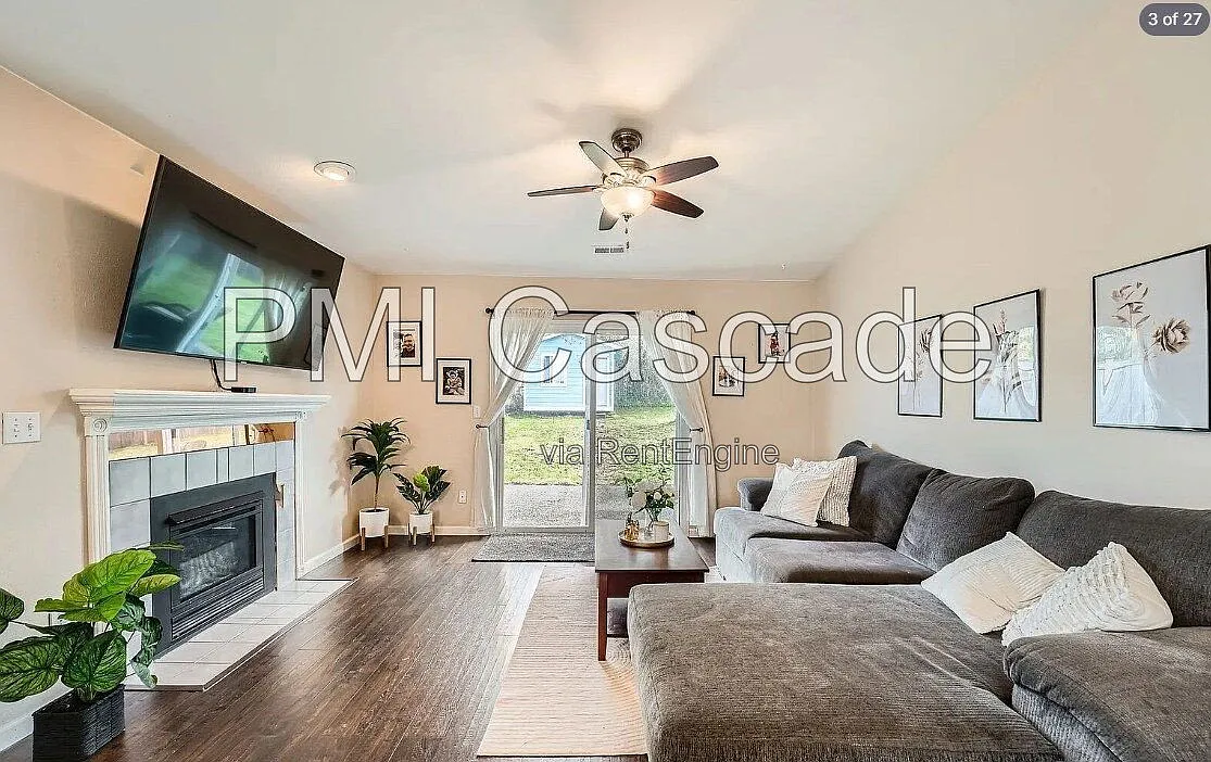 3 bed, 1.0 bath, 1034 sqft, $3,000 — Photo 3