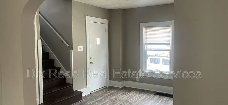 3 bed, 1.5 bath, 1048 sqft, $1,195 — Photo 3