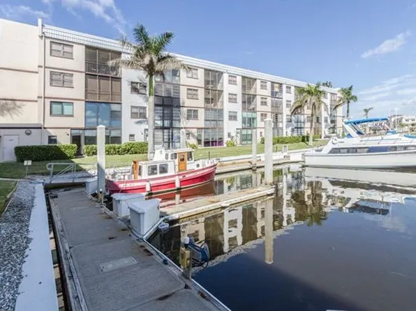 801 River Point Dr, Naples, FL 34102