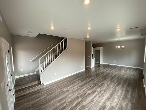 Living room/Dining area