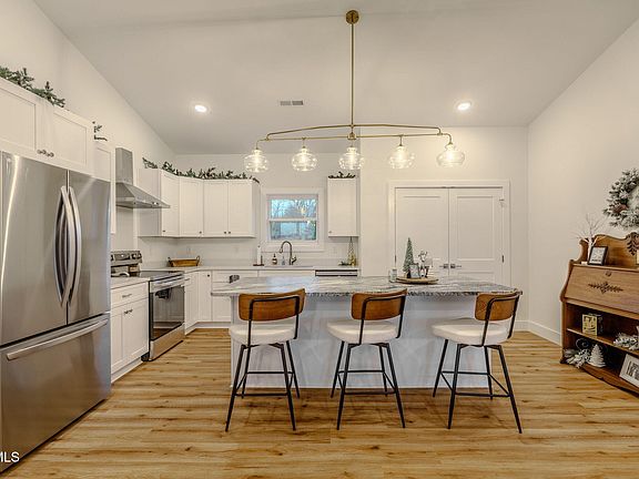 5th image of 636 Camp Ridge Rd