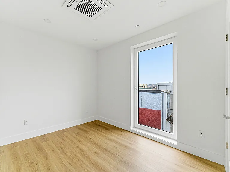 1035 Commonwealth Ave — Photo 32