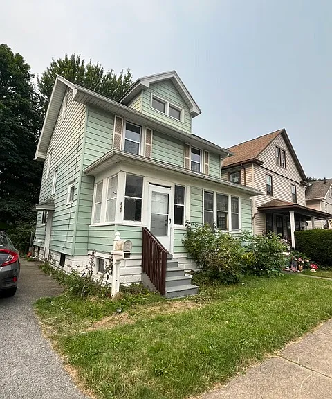 821 Bay St — Photo 2