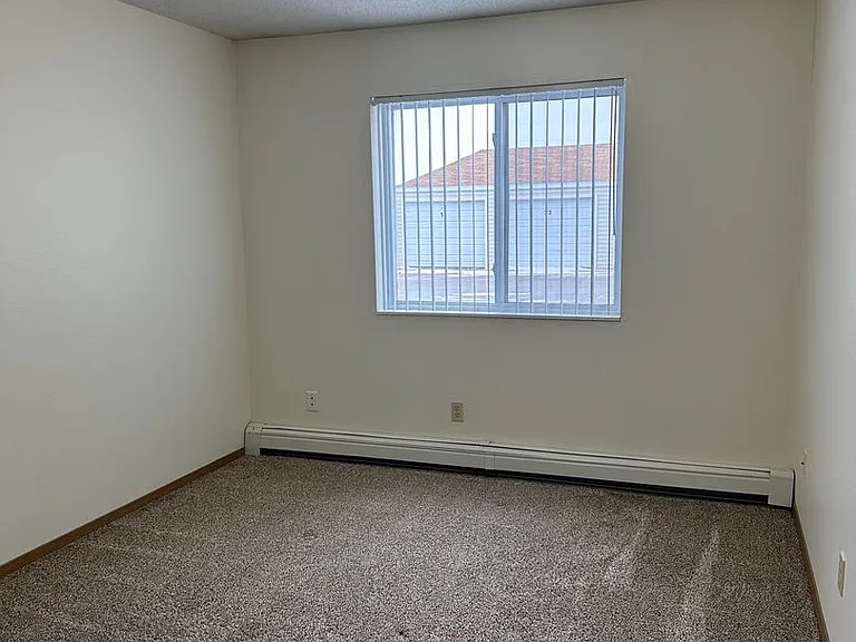 Dakota E & W Apartments — Photo 47