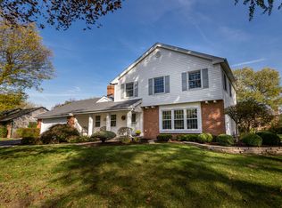 10S461 Glenn Dr, Burr Ridge, IL 60527