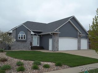 705 W Shady Hill St, Sioux Falls, SD 57108