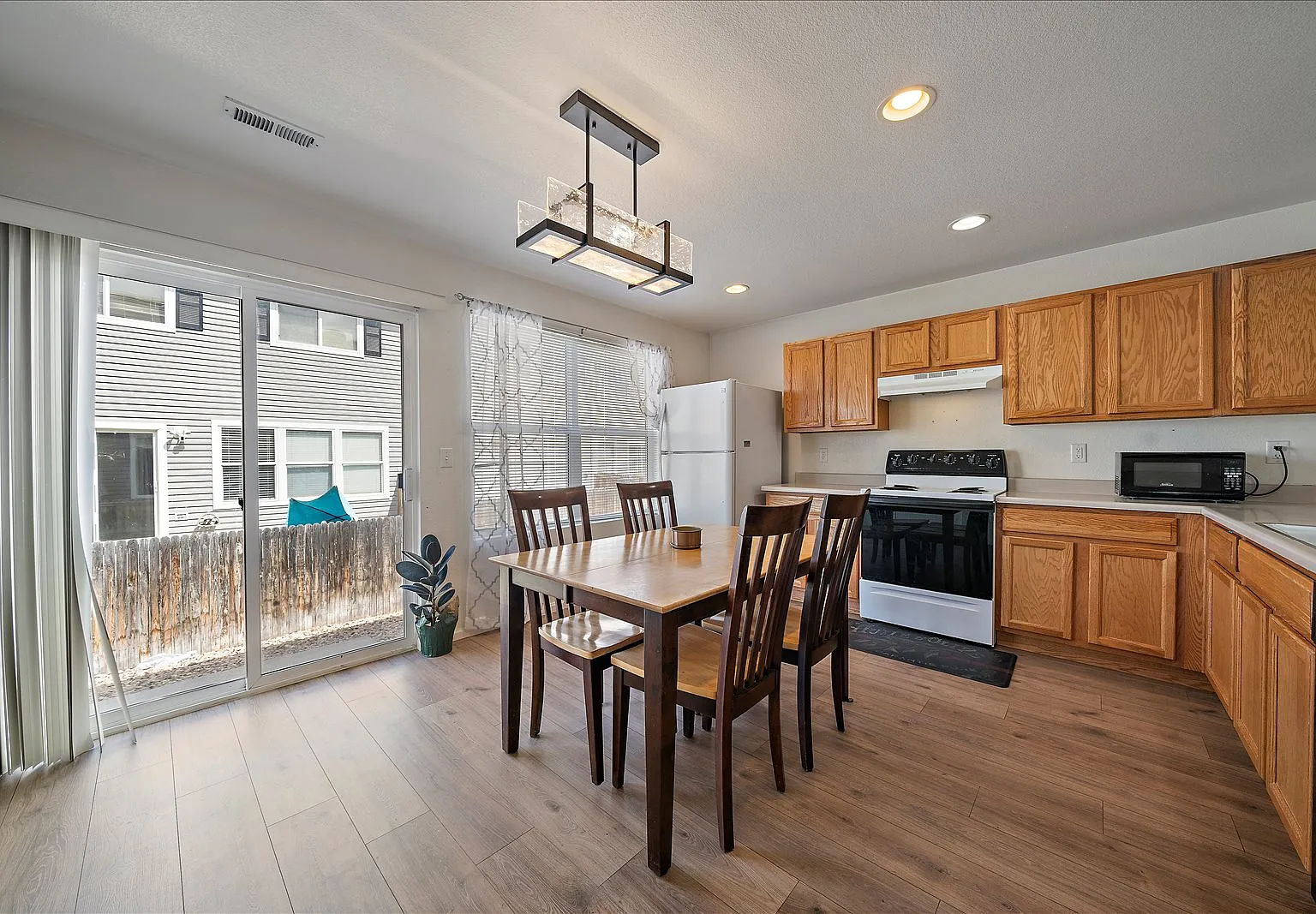 3 bed, 1240 sqft, $2,250 — Photo 3